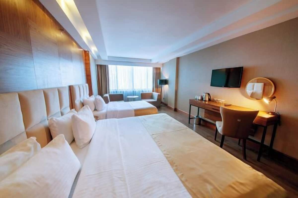 Hochwertige Bettwaren, Minibar, Zimmersafe, Schreibtisch