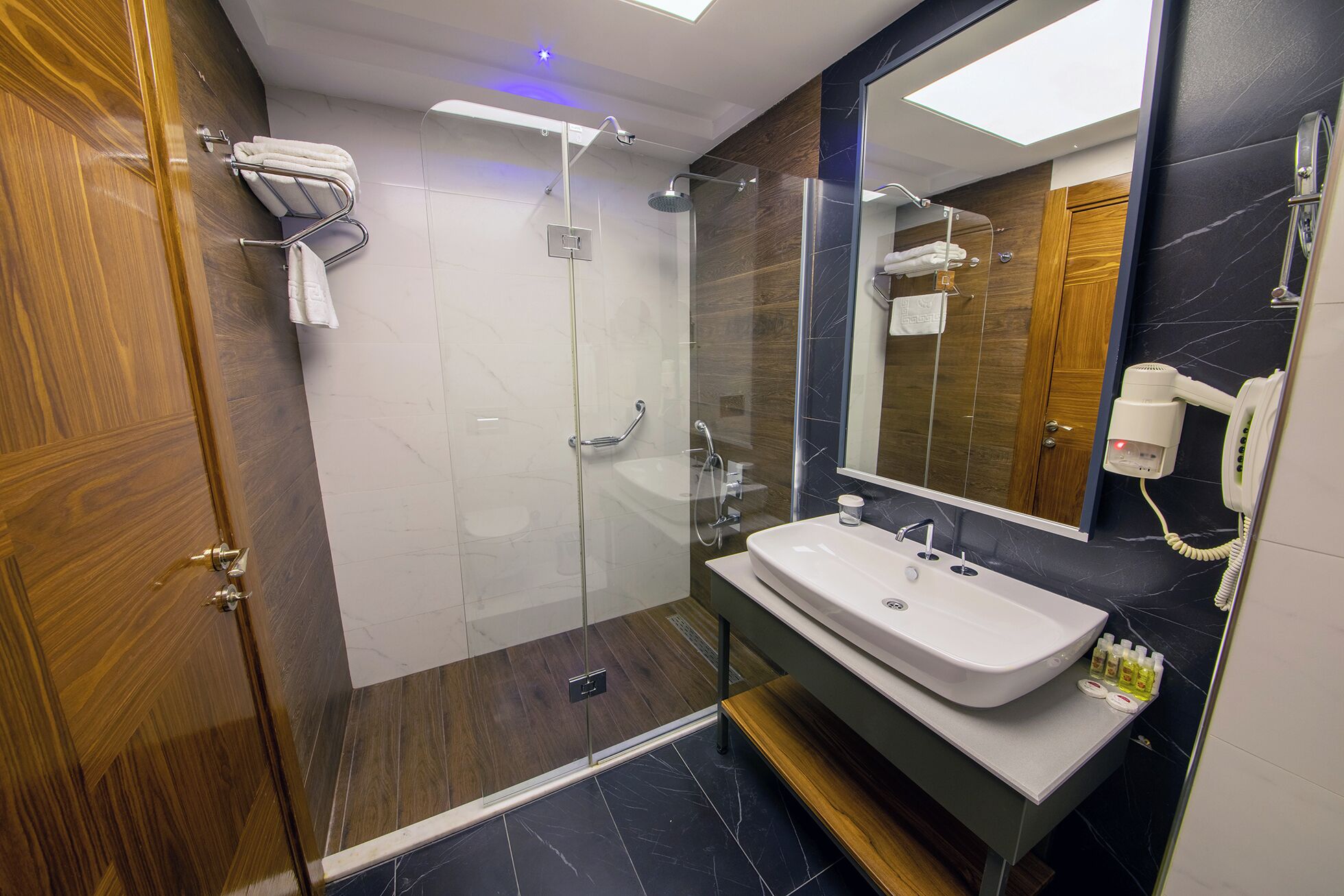 deluxe room | bathroom | shower, free toiletries, hair dryer, slippers