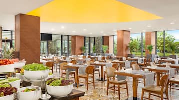 Petit déjeuner buffet (650 TRY par personne)