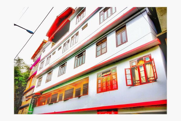 Mặt tiền nơi lưu trú