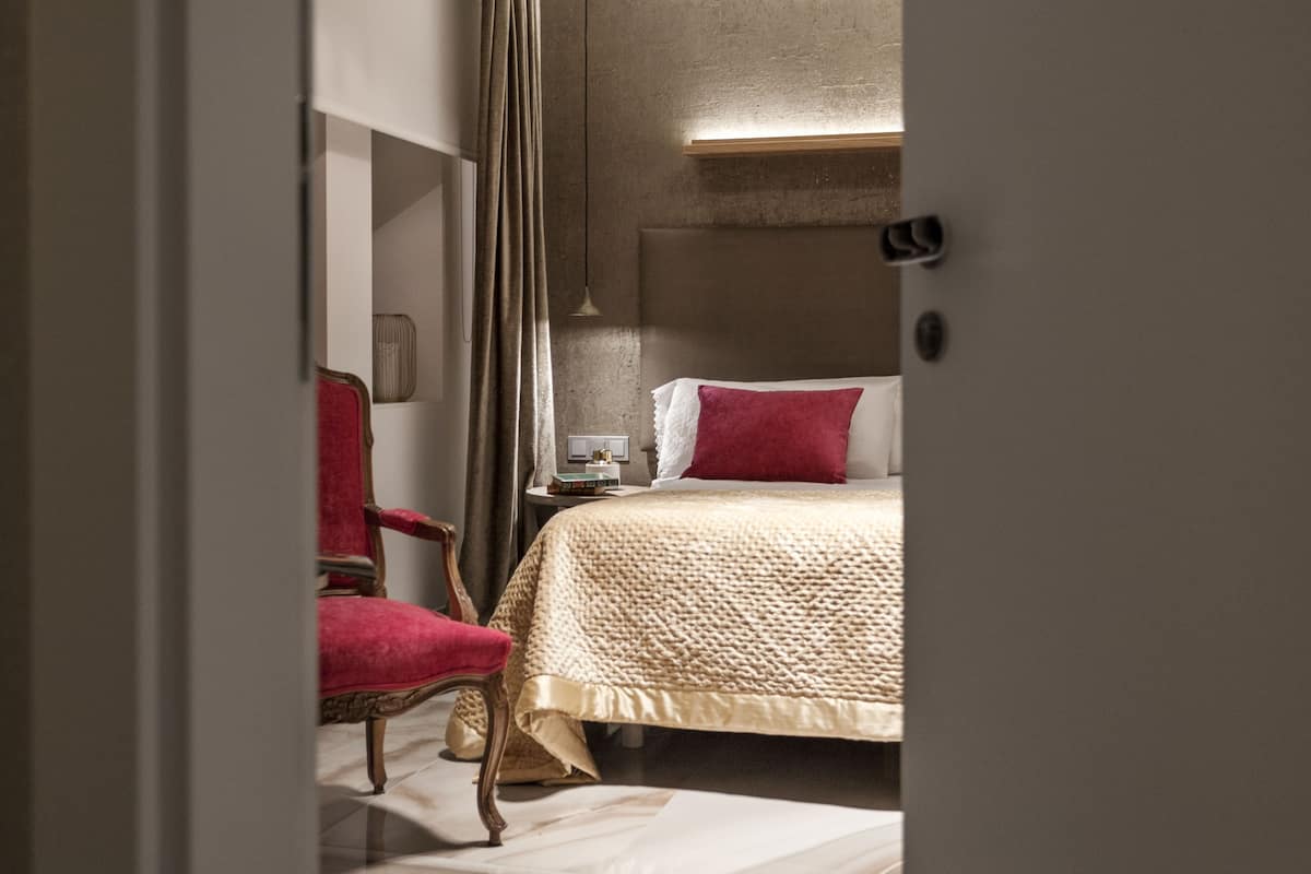 Deluxe Double or Twin Room, Hill View (AMALUR) | Frette Italian sheets, down duvets, Select Comfort beds, free minibar