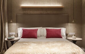 Habitación Deluxe con 1 cama matrimonial o 2 individuales, vista a la colina (AMALUR) | Sábanas italianas Frette, edredón y camas Select Comfort