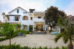 A two-story building with a central entrance, surrounded by greenery and a sign indicating 'Green View Villa'. - Hoi An Green View Homestay (Da Nang)