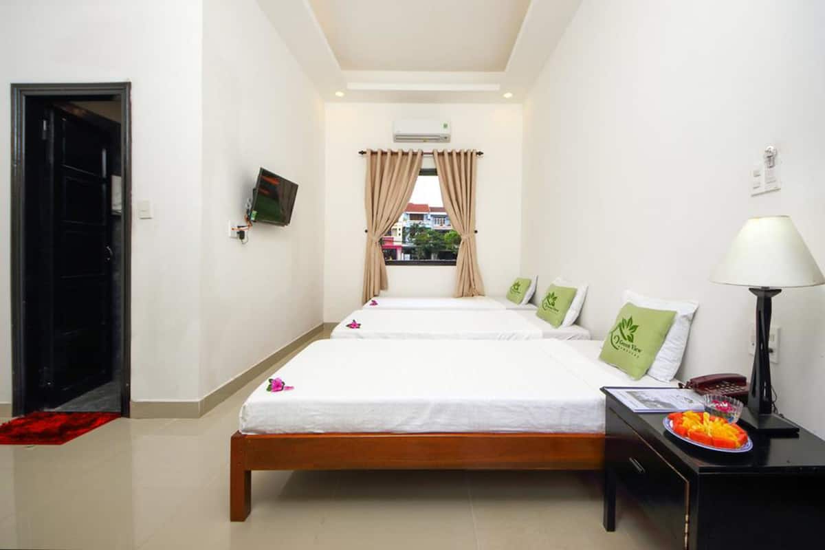 Minibar, desk, free WiFi