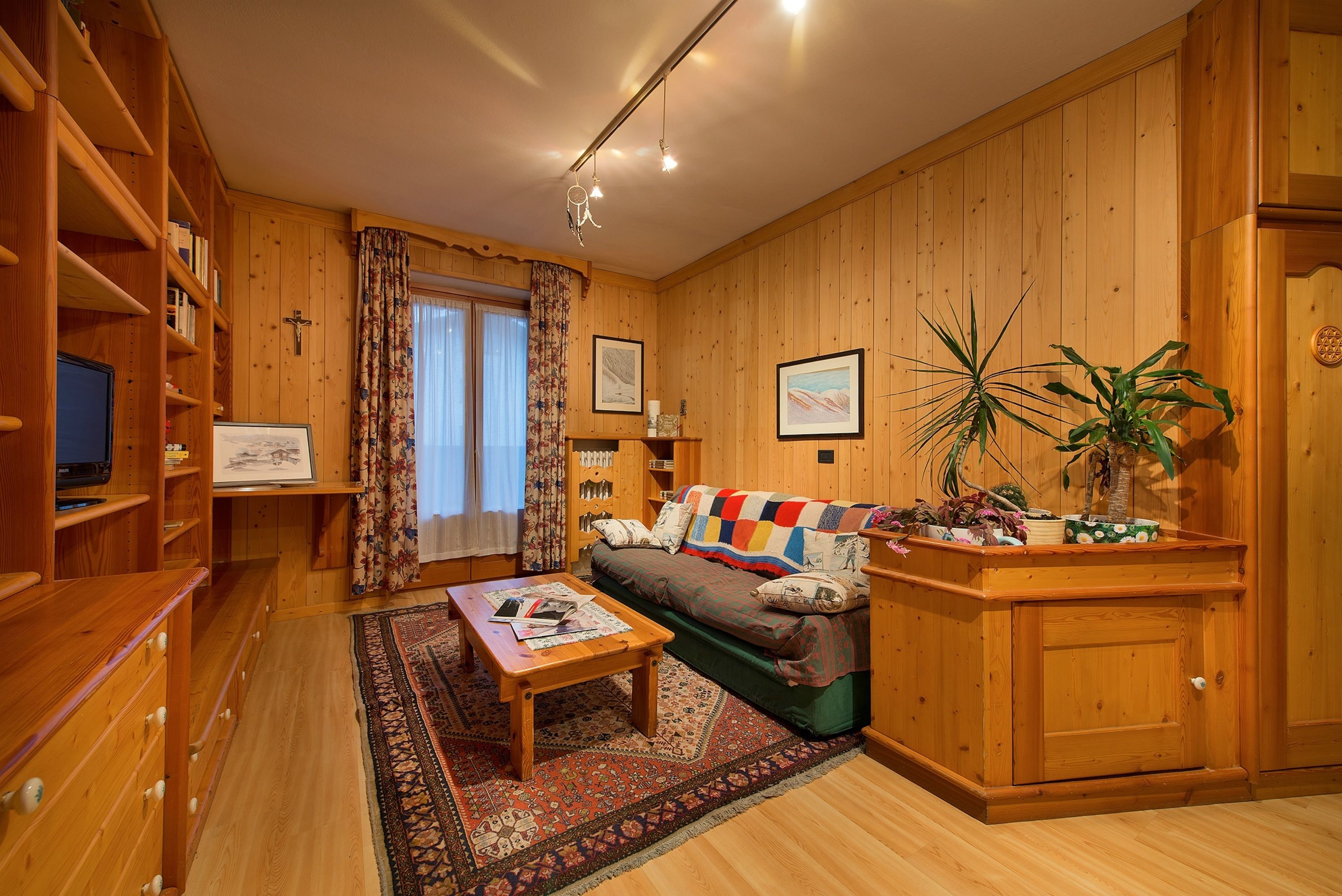 family room, 4 bedrooms, 2 bathrooms (plus) | living room | flat-screen tv