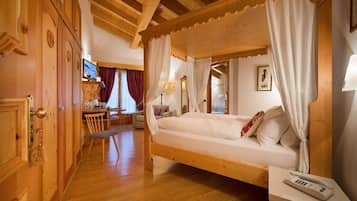 In-room safe, desk, blackout curtains, soundproofing