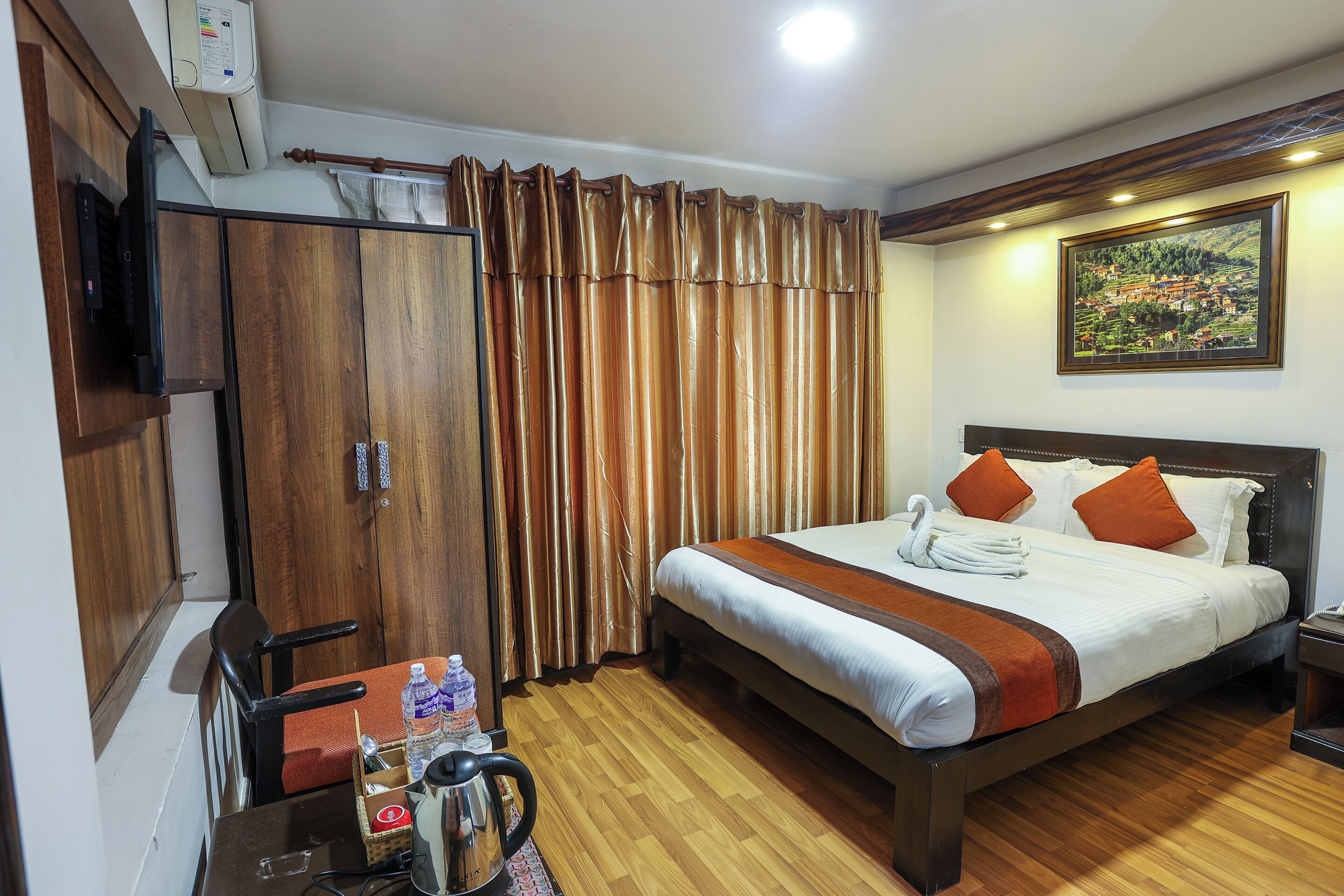 deluxe double room, 1 double bed, hill view | premium bedding, in-room safe, desk, laptop workspace