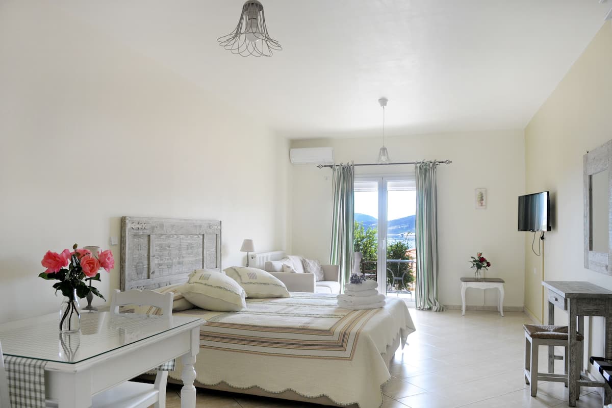 Studio, Sea View