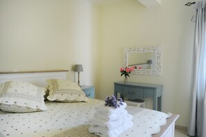 Appartement, 1 chambre, vue mer | Bureau, chambres insonorisées, lits pliants/supplémentaires
