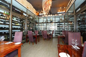 Studio Mewah, pemandangan kota | Seprai premium, meja kerja, tirai kedap cahaya, dan kedap suara