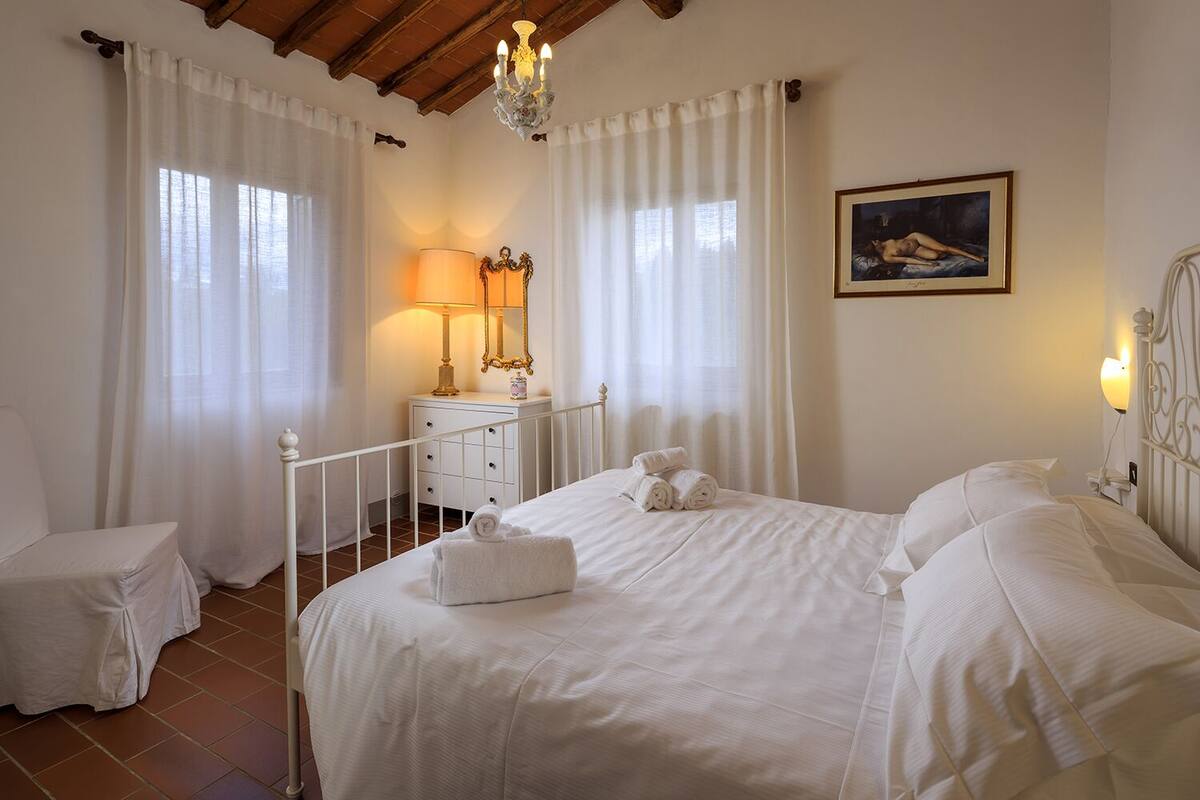 Apartment, 1 Bedroom (Ninfee) | Desk, soundproofing, iron/ironing board (on request), WiFi (free)