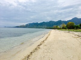 Perto da praia, areia branca, passeios de lancha 