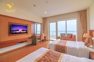 Superior Twin Room, Ocean View | Minibar, in-room safe, desk, blackout drapes