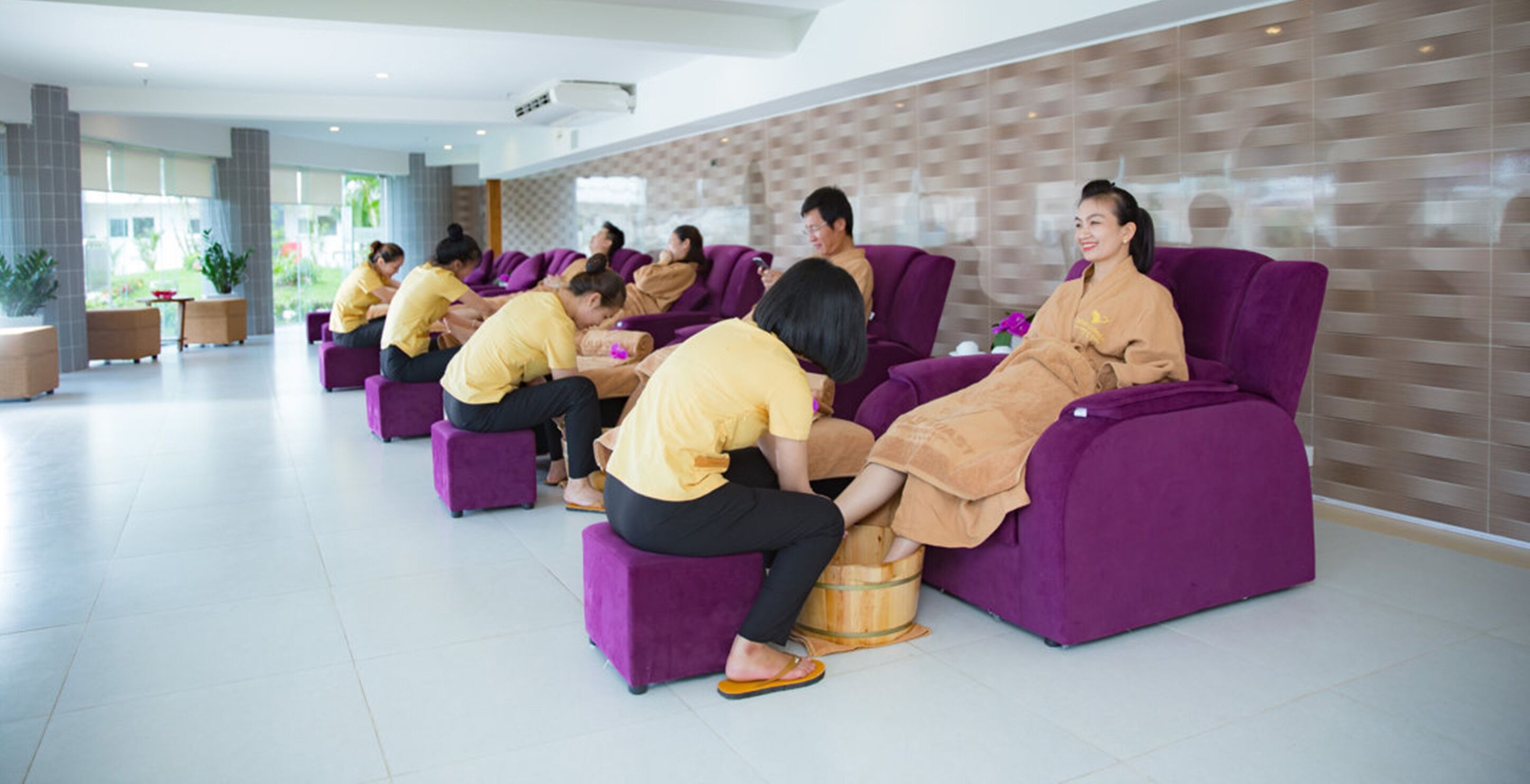 sauna, hot tub, steam room, body treatments, body wraps, body scrubs