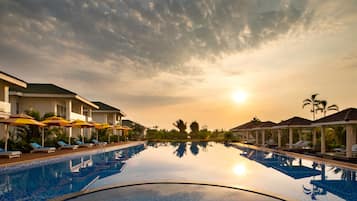 Outdoor pool, pool umbrellas, sun loungers