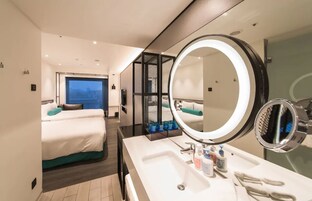 Family Quadruple Room | In-room safe, blackout drapes, soundproofing, free cribs/infant beds