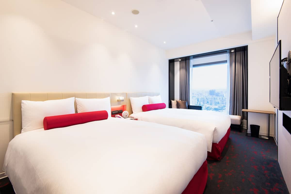 Family Quadruple Room | In-room safe, blackout drapes, soundproofing, free cribs/infant beds