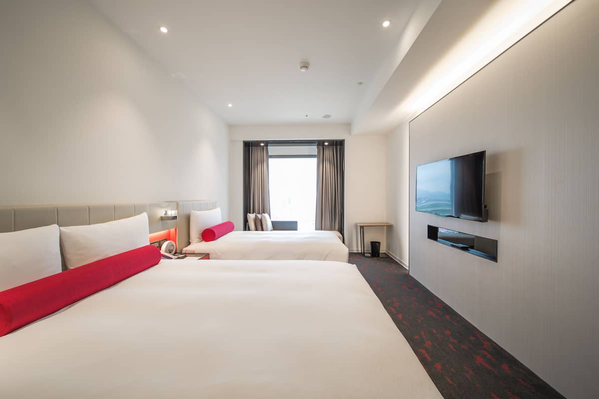 Family Room, Multiple Beds | In-room safe, blackout drapes, soundproofing, free cribs/infant beds