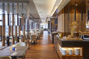 Daily self-serve breakfast (TWD 715 per person)