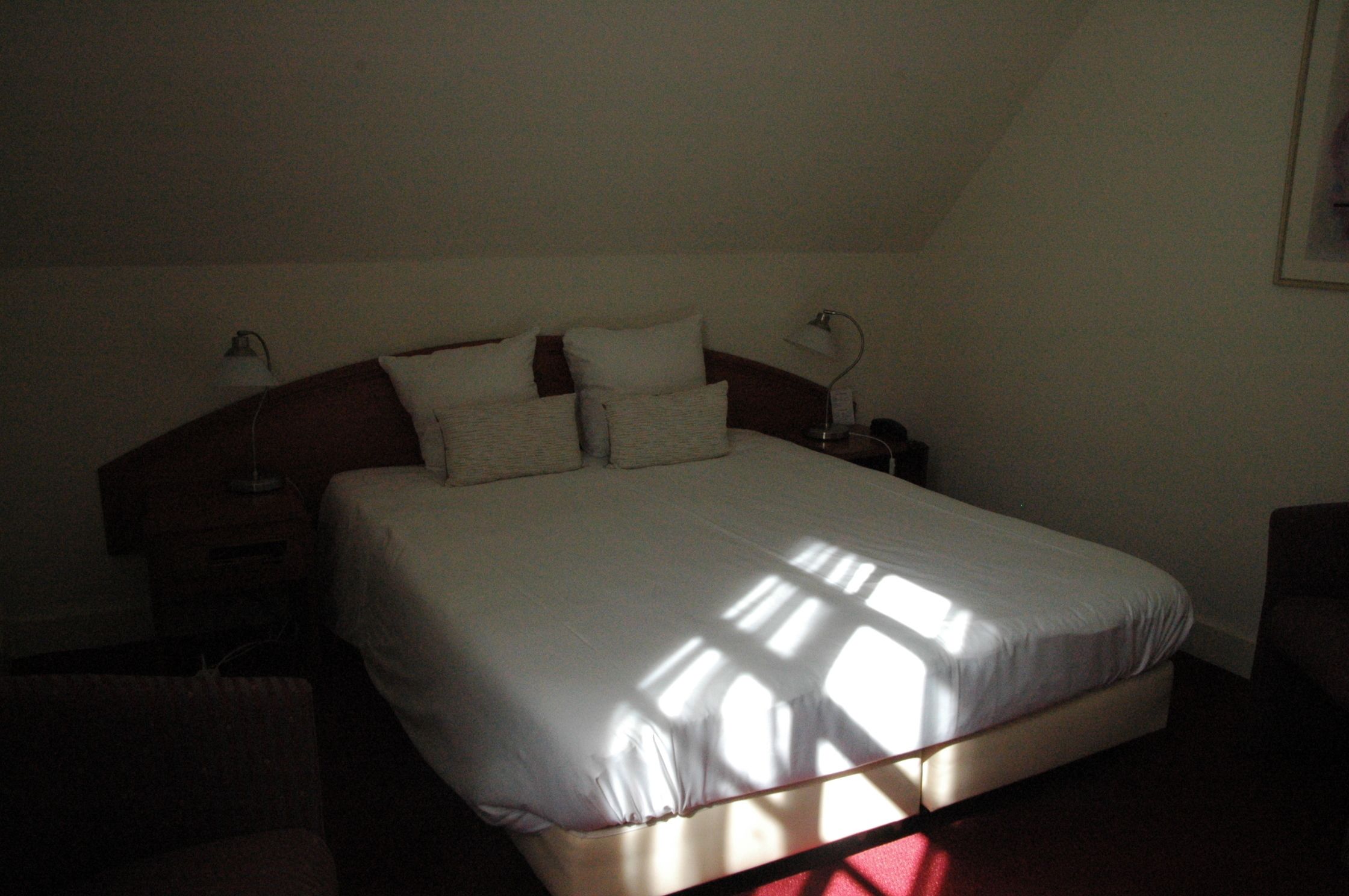 minibar, desk, soundproofing, iron/ironing board