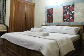 In-room safe, desk, iron/ironing board, free WiFi - Yaban Hotel (Abuja)