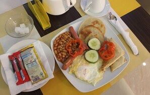 Breakfast, lunch, dinner served; local and international cuisine  - Sharon Ultimate Hotels (Abuja)