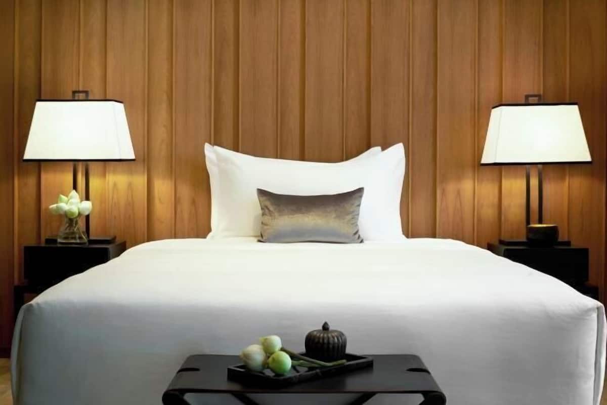 1 bedroom, premium bedding, down comforters, free minibar