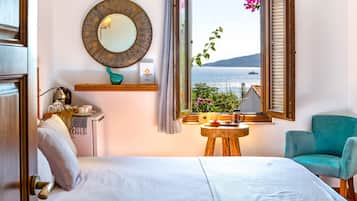 Habitación Deluxe doble, vistas al mar | Ropa de cama de alta calidad, caja fuerte, decoración individual