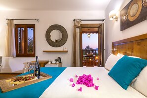 Premium bedding, in-room safe, individually decorated, soundproofing - Old Town Hotel Kalkan - Adults Only (Kas)