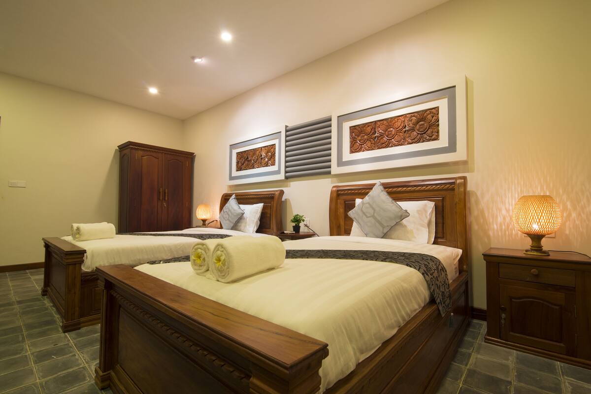 Ropa de cama de alta calidad y minibar 
