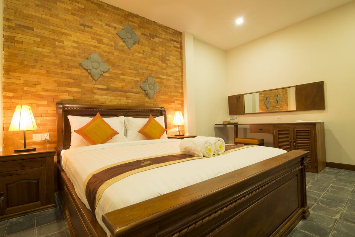 Ropa de cama de alta calidad y minibar 