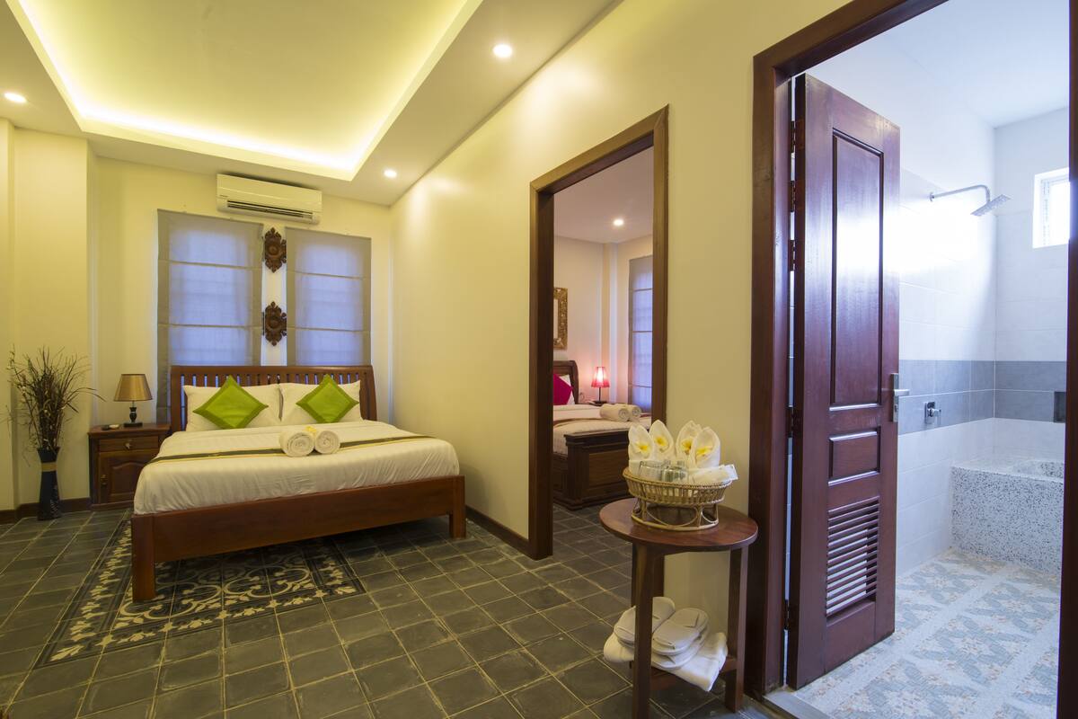 Ropa de cama de alta calidad y minibar 