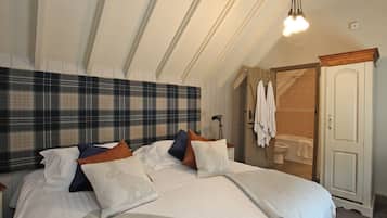 Double Room | Desk, free WiFi, bed sheets