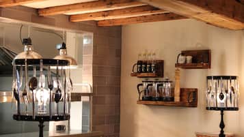 Lunch and dinner served, British cuisine