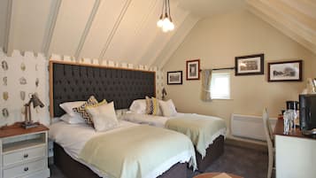 Double or Twin Room | Desk, free WiFi, bed sheets