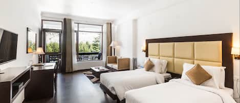 Quarto casal premium | Roupas de cama premium, escrivaninha, Wi-Fi de cortesia