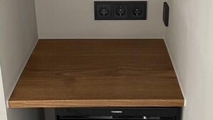 コンフォート ダブルルーム | 高級寝具、アイロン / アイロン台、WiFi (無料)、ベッドシーツ