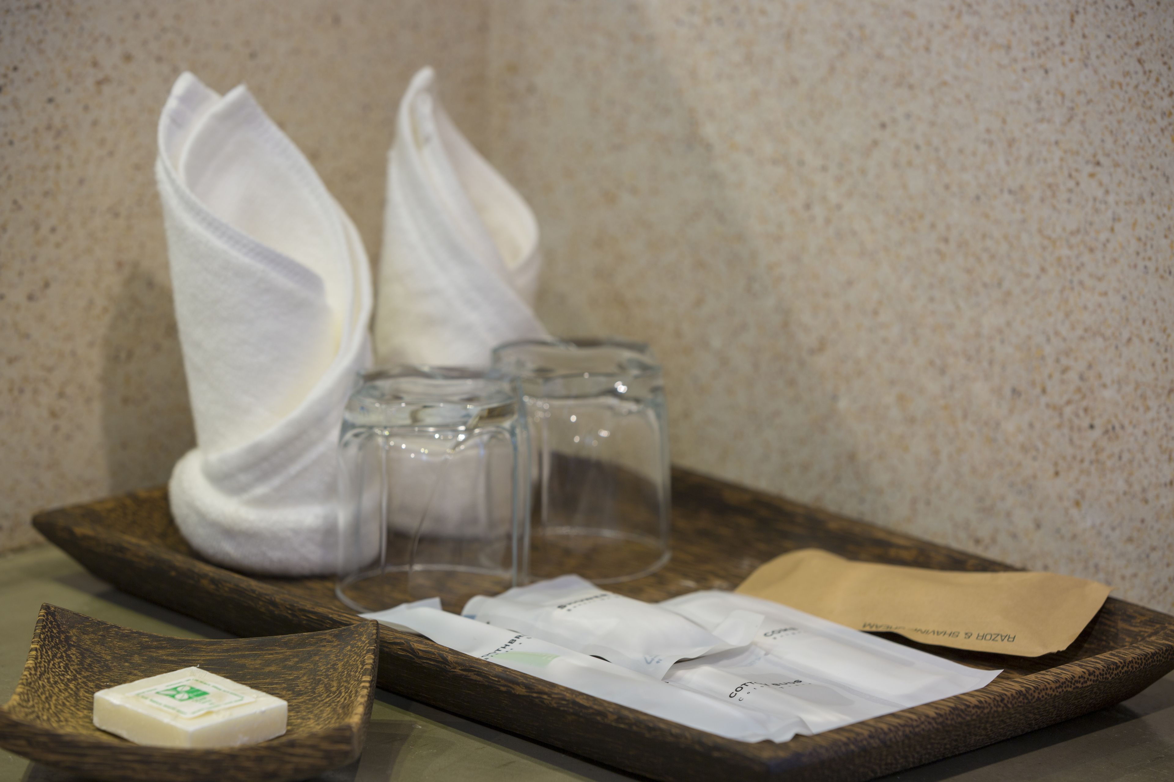 family landmark suite - pool view | room amenity