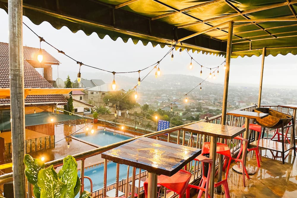 Triple Hill Hotel