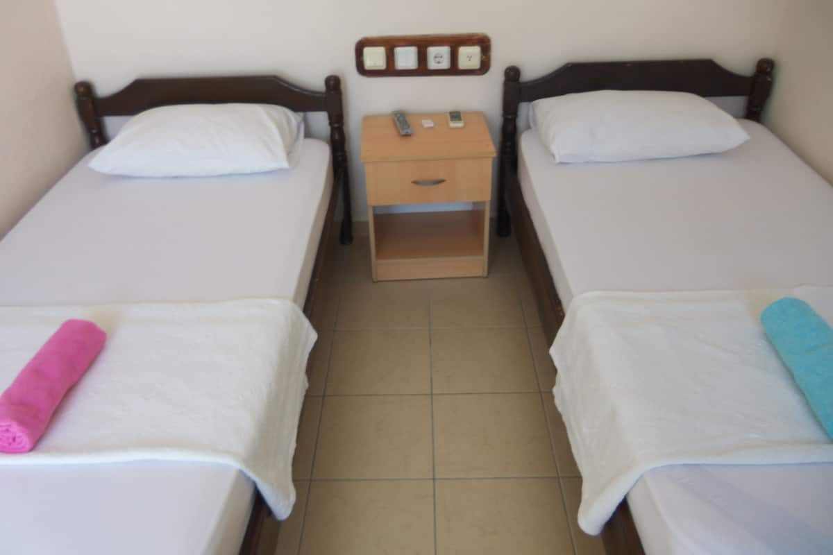 Standard Twin Room | Premium bedding, in-room safe, soundproofing