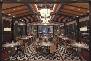 3 bars/lounges, poolside bar - Shangri-La Residences at the Fort, Manila (Taguig)