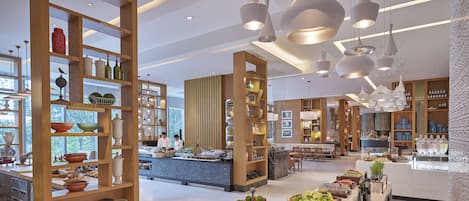 Daily buffet breakfast (PHP 1700 per person)