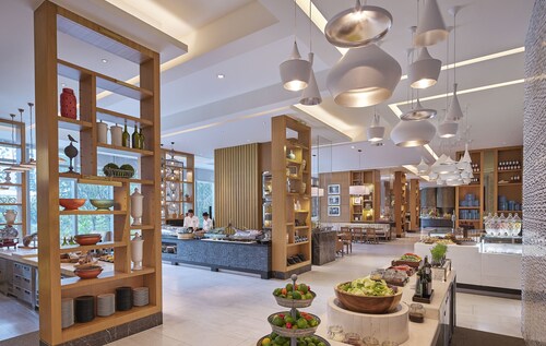 Shangri-La Residences at the Fort, Manila