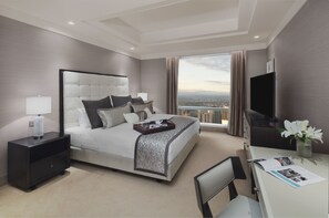 1 soverom, sengetøy av topp kvalitet, safe på rommet og skrivebord