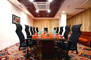 Business center - I V Sanctum Hotel (Bengaluru)