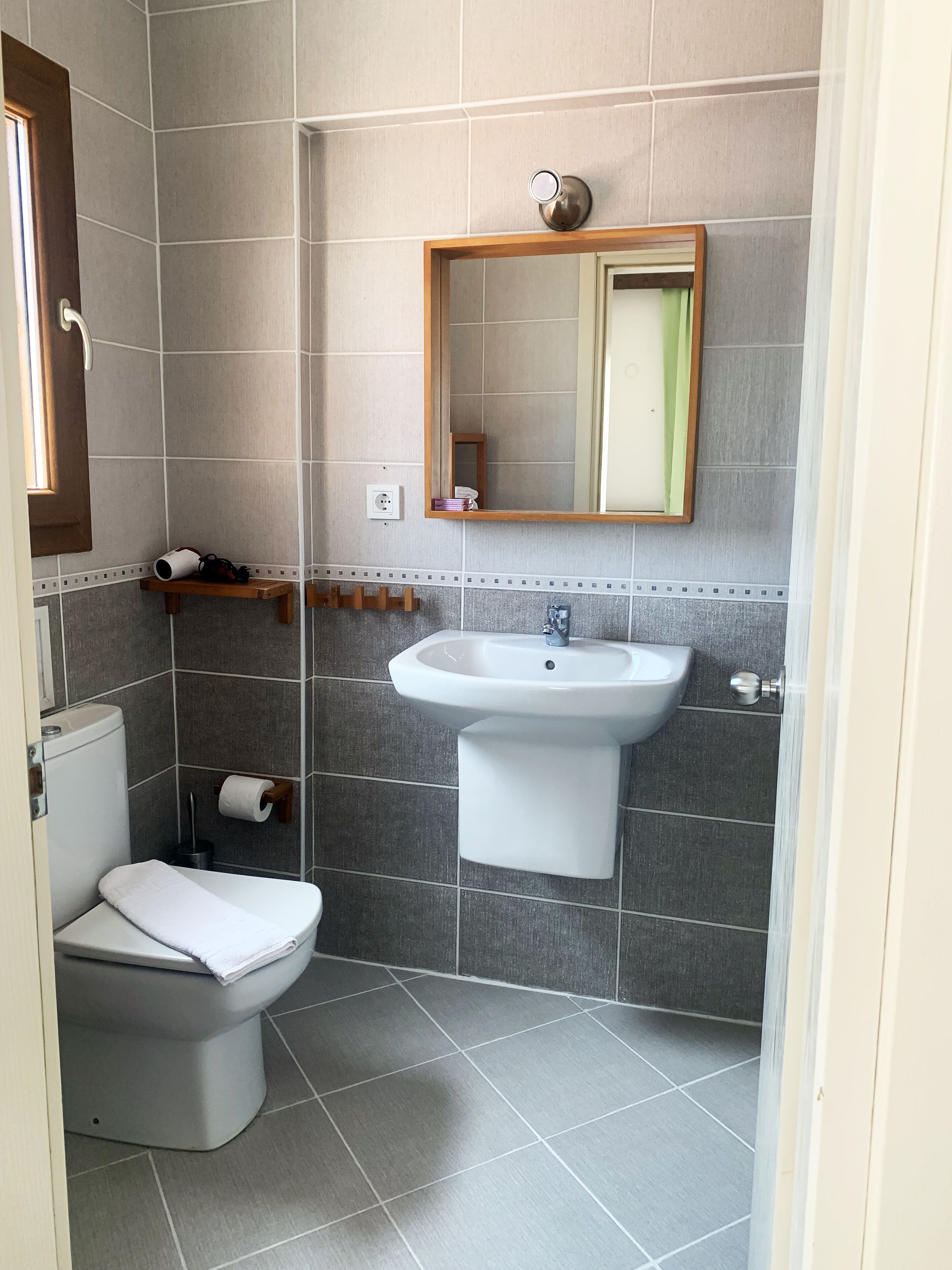 standard double room | bathroom | shower, free toiletries, hair dryer, slippers