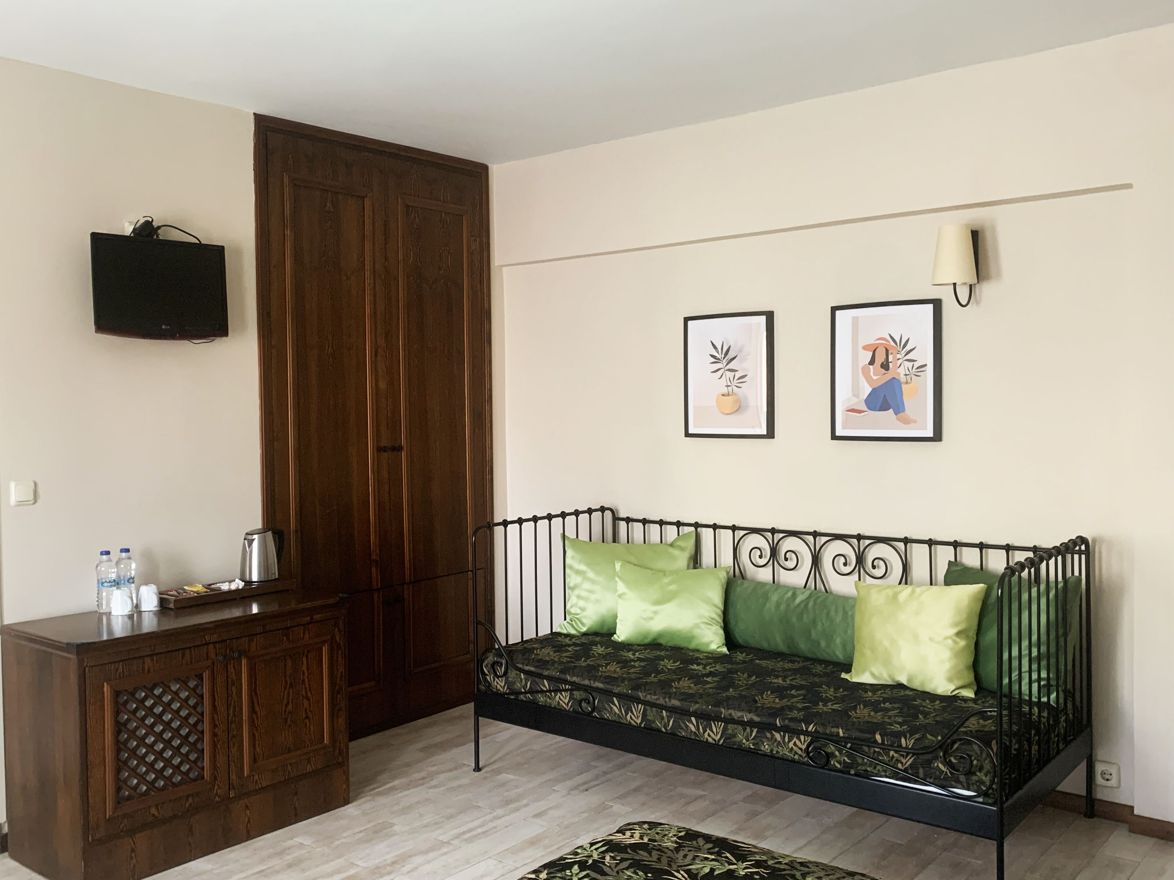 deluxe triple room | 1 bedroom, premium bedding, minibar, in-room safe