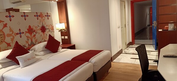 ห้องสแตนดาร์ด | เครื่องนอนระดับพรีเมียม, มินิบาร์, ตู้นิรภัยในห้องพัก, โต๊ะทำงาน