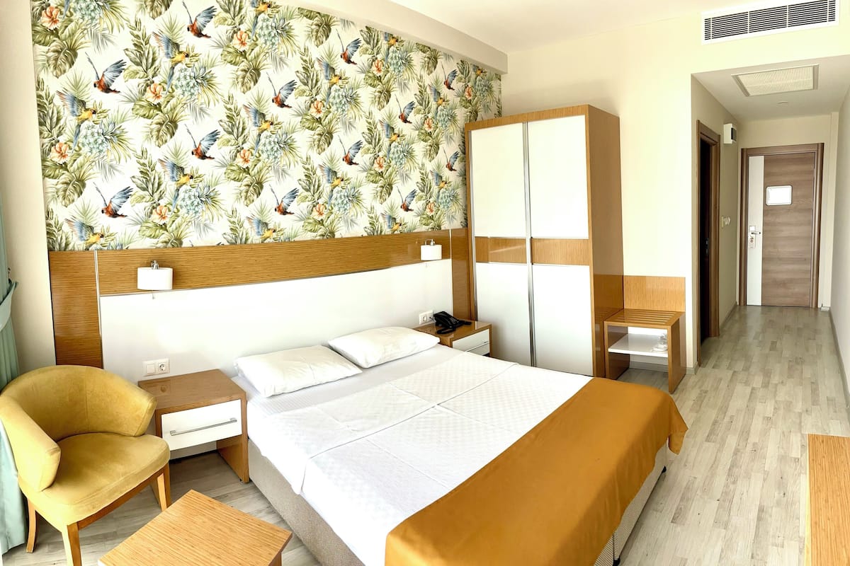 standard double room, sea view | minibar, in-room safe, desk, soundproofing