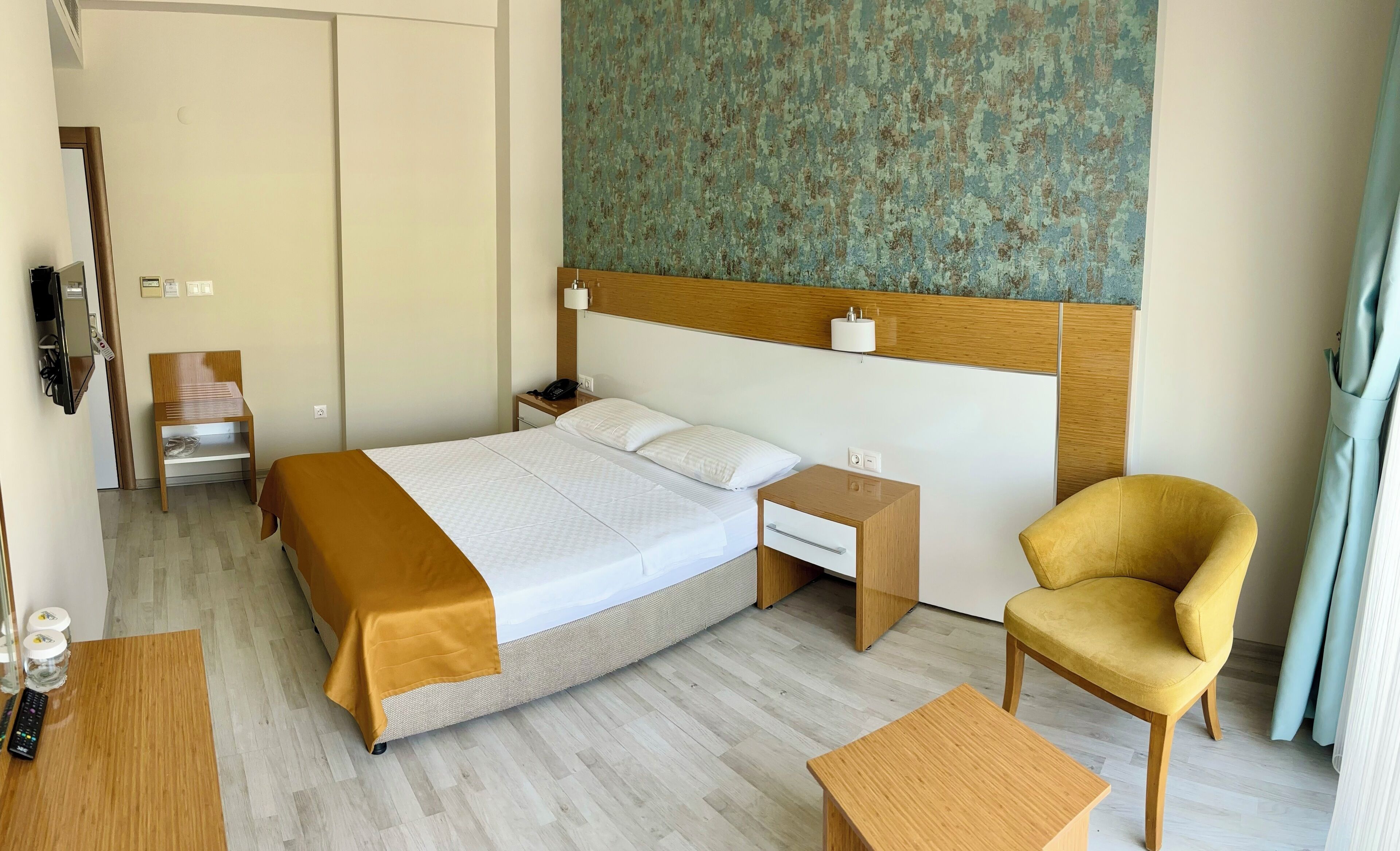 standard double room | minibar, in-room safe, desk, soundproofing